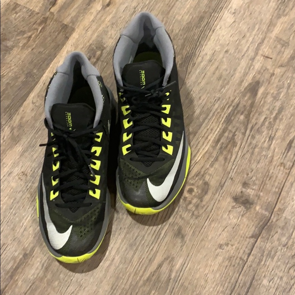 nike zoom devosion sneakers